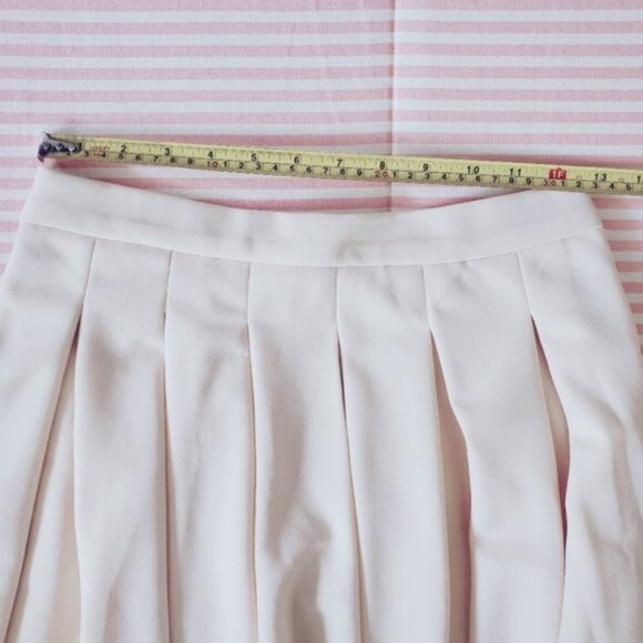 Highwaisted Pleated Skirt - Picture 12 of 14